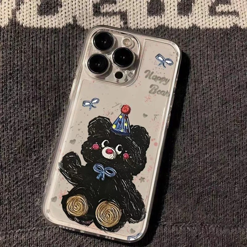 快乐小黑熊苹果15手机壳iPhone14promax防摔13/12/11全包xr卡通8p