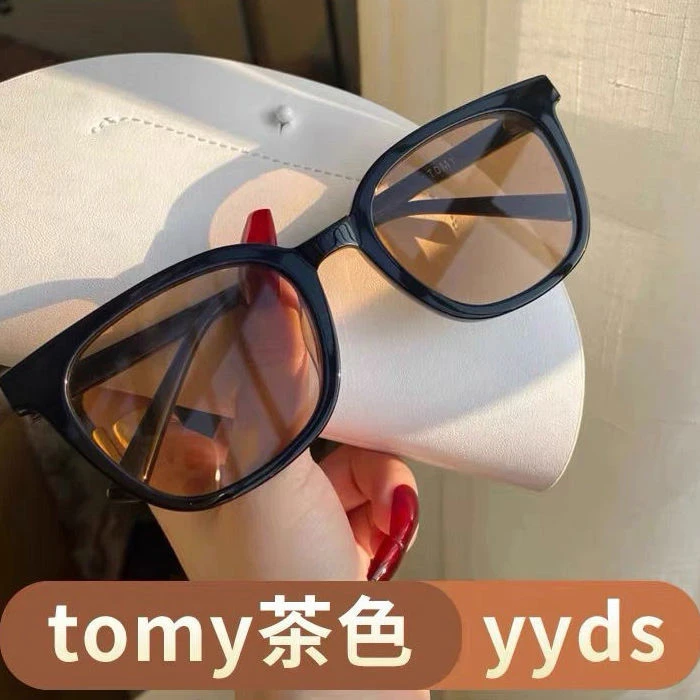 2025新款复古茶色TOMY墨镜小红书同款茶棕色方形太阳眼镜男女同款