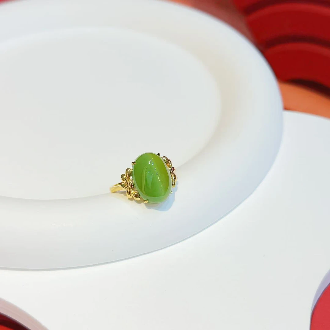 18K金蝴蝶镶嵌碧玉猫眼旦面戒指HNZ8180