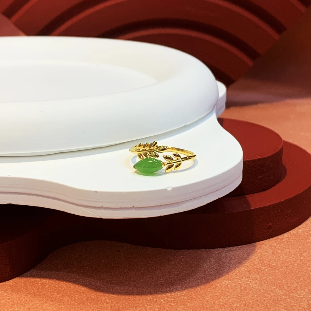 【4周年】18K金叶子镶嵌和田玉苹果绿马眼戒指HNZ6981