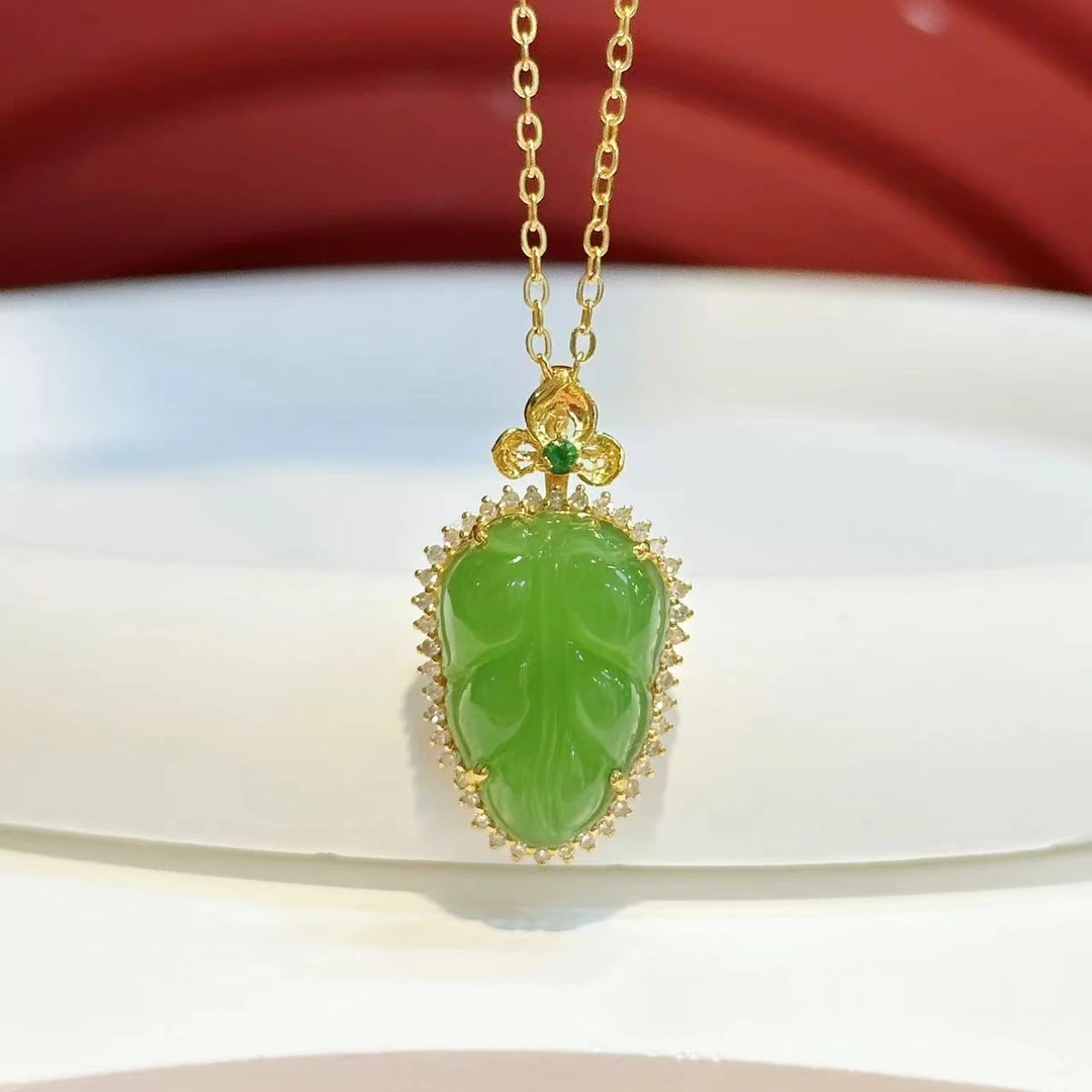 【红娘子】18K金重金封底镶嵌和田玉苹果绿叶子HNZ6079