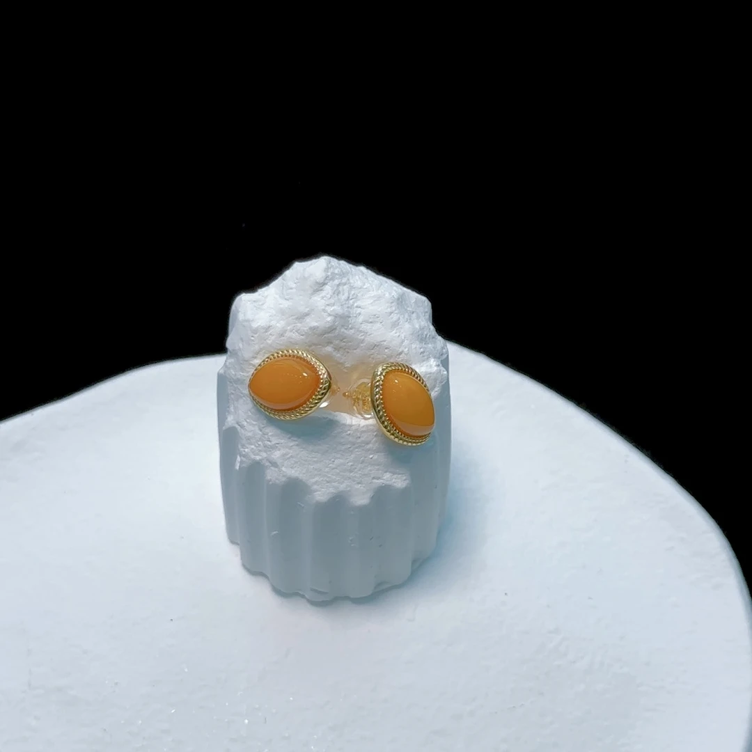 蜜蜡耳钉（天然珠宝多样性发其一）