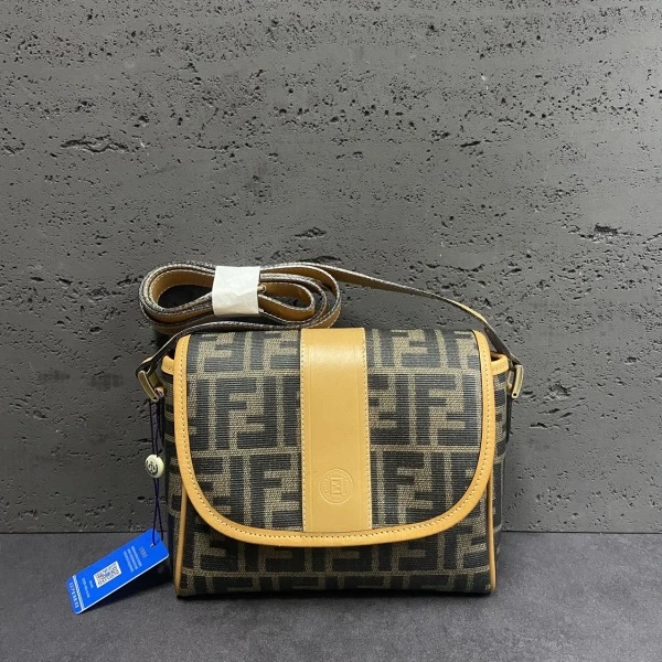 妃鱼/芬迪/95新/包包/市场价10500/241110LN0027
