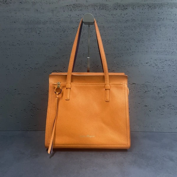 妃鱼/菲拉格慕/95新/包包/市场价12800/241110LN0027