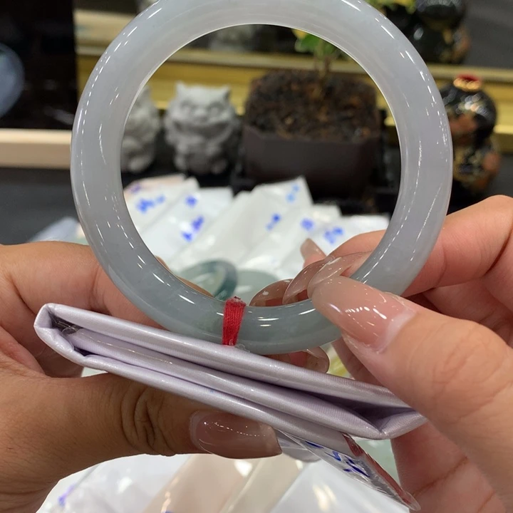 【闪购商品】翡翠手镯未镶嵌淡紫色圆条手镯