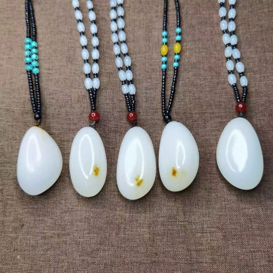 天然白色带皮原石随形玉生肖挂饰吊坠送老爸朋友礼物颜色随机发