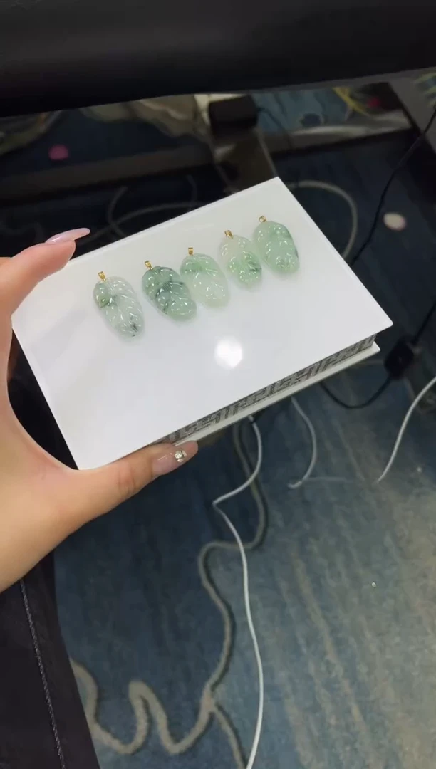 【闪购商品】翡翠颈饰18K金镶嵌C100  多样性发一件配绳子