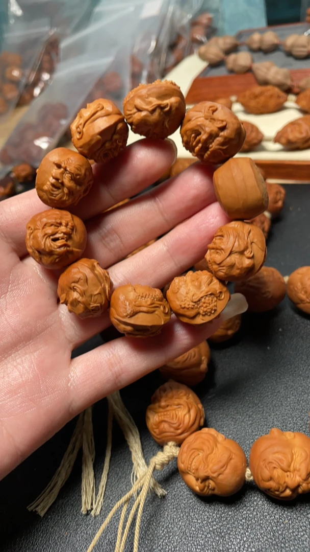 橄榄核雕刻十八罗汉手工2.1