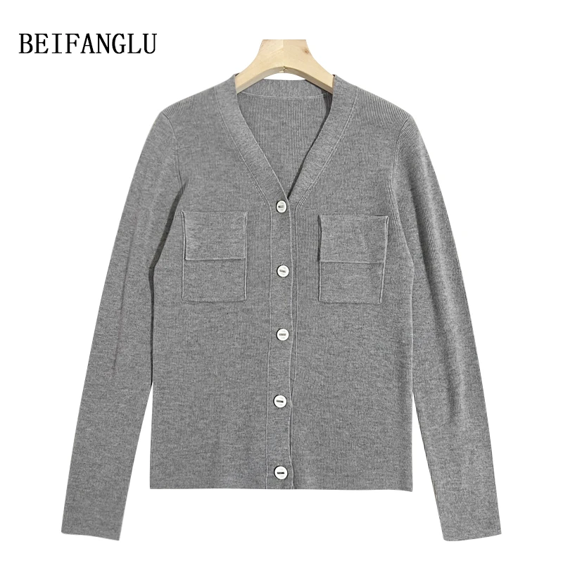 北方鹿 版型很赞 早秋新品气质显瘦V领口袋单排扣女羊毛开衫W9786