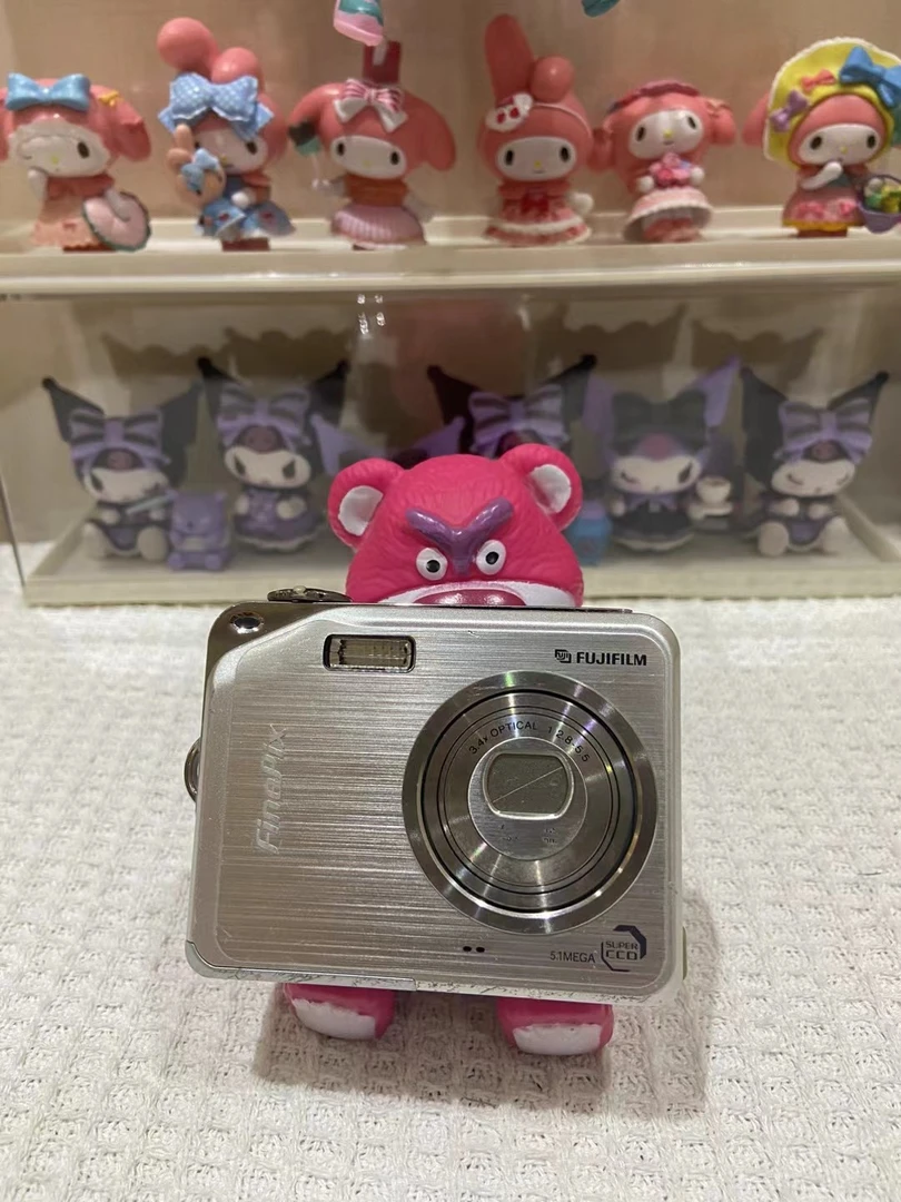 9新 Fujifilm/富士 富士V10 510w像素少一个按键帽 自备xd卡