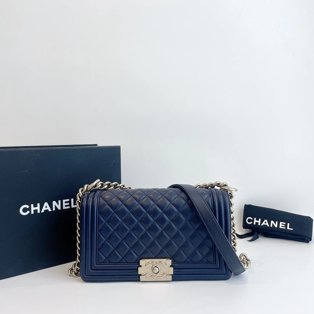95新 奢之星 CHANEL/香奈儿海军蓝 金扣羊皮 中号Leboy单肩包