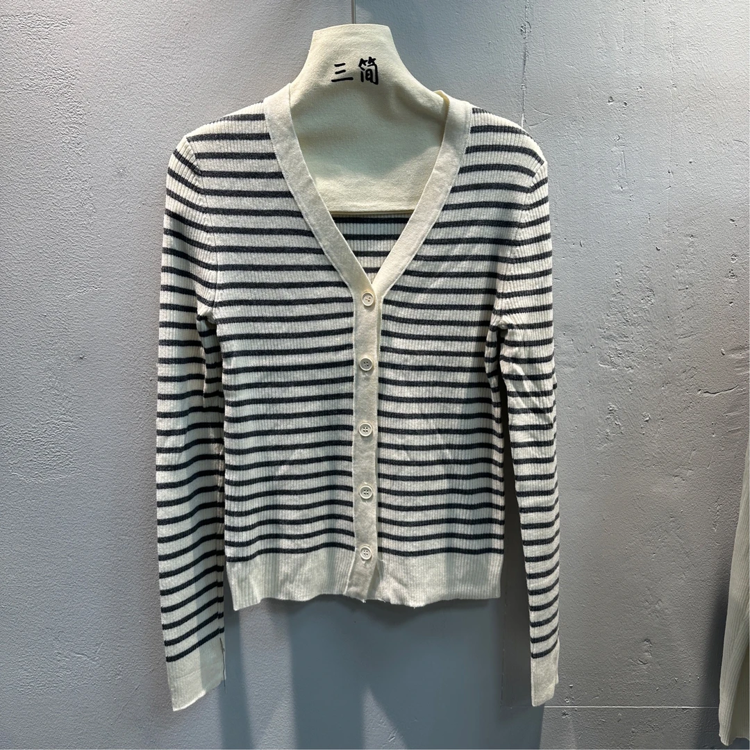 【三简轻奢】秋上新修身V领条纹针织开衫