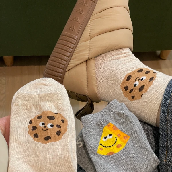 韩国袜子女袜AREIS秋季新款甜甜圈披萨卡通袜东大门进口棉袜中筒