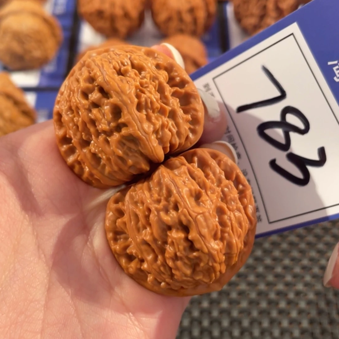 【闪购商品】文玩核桃吊坠783号37尺白
