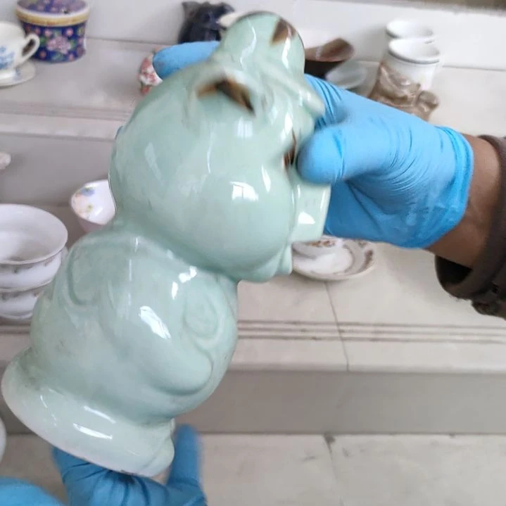摆件盘子碗茶壶啥都有