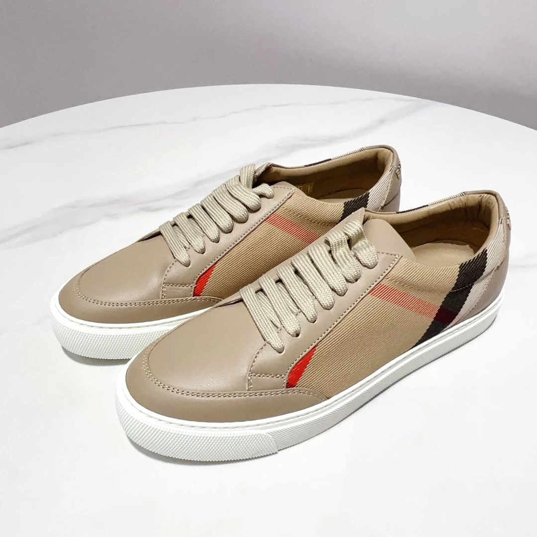 全新未使用 BURBERRY/博柏利 蔚蓝/经典格纹 板鞋