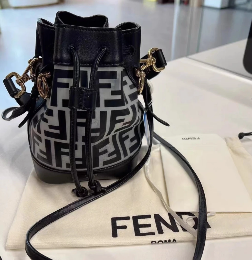 99新 FENDI/芬迪 蓝总专场/老花logo 透明PVC拼皮 水桶包