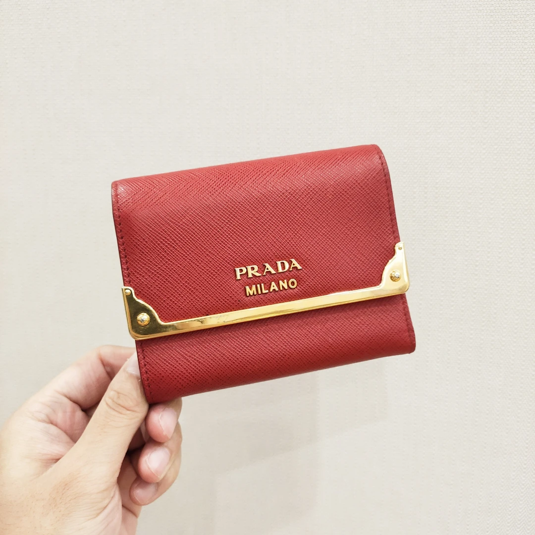 95新 Prada/普拉达 蓝总专场/红色金属镶边 三折钱包 98新