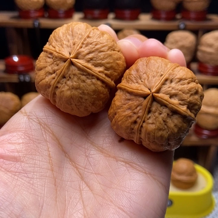 文玩核桃吊坠37尺四棱。 16