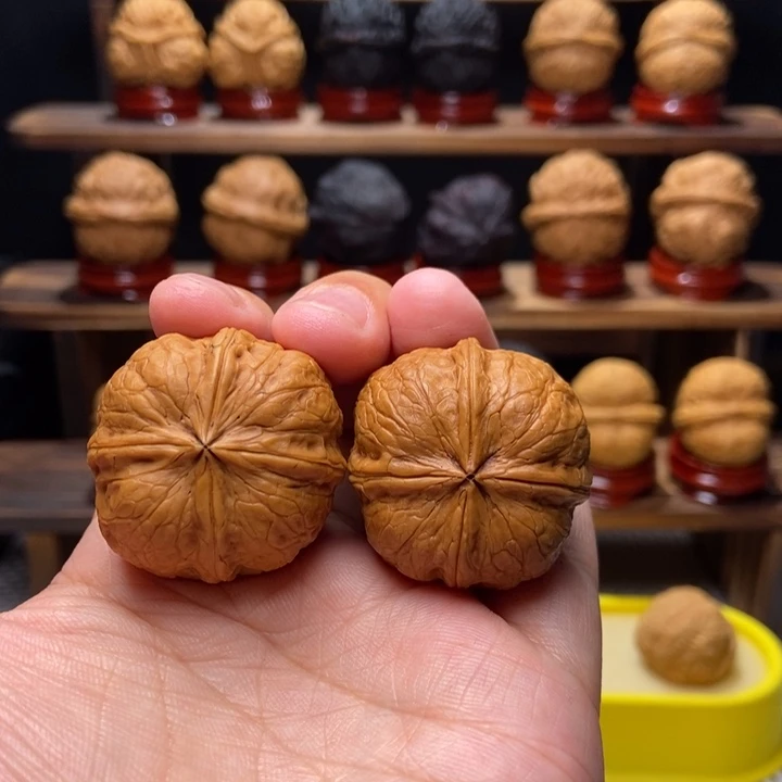 文玩核桃吊坠萌萌包四棱13