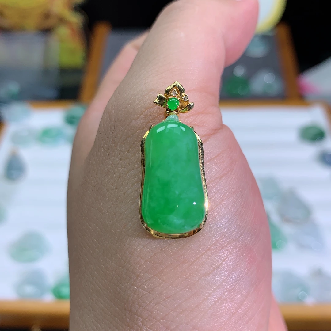 缅甸天然翡翠A货冰种满绿福瓜满尺寸：玉石妈妈精美精致百搭水润