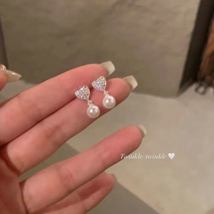 铜合金仿珍珠耳饰 轻奢微镶钻爱心耳钉女法式小中高级感耳环耳饰
