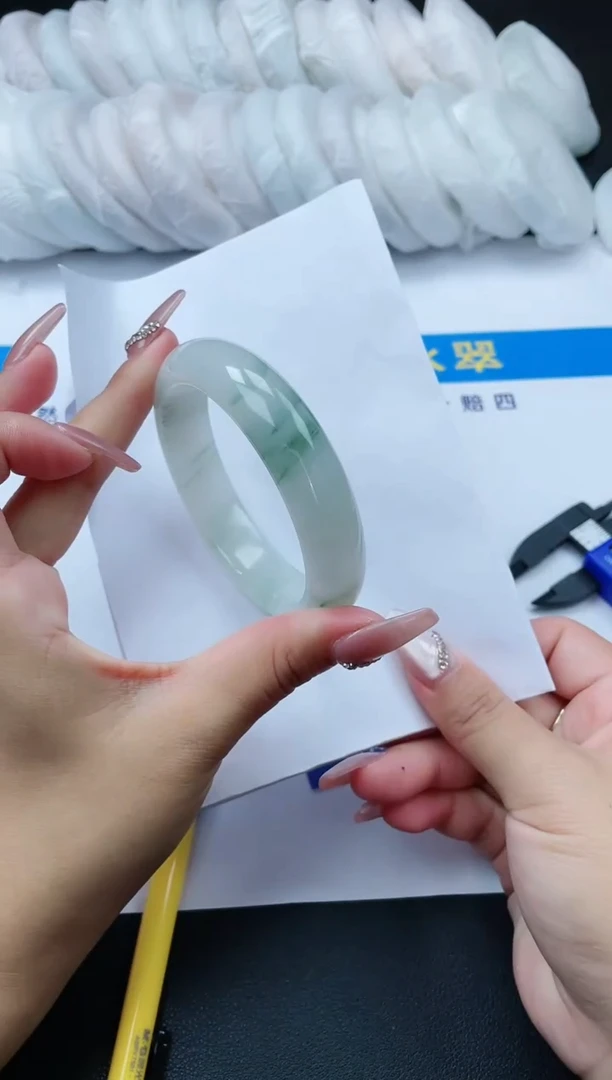 【闪购商品】石英质玉手镯未镶嵌192