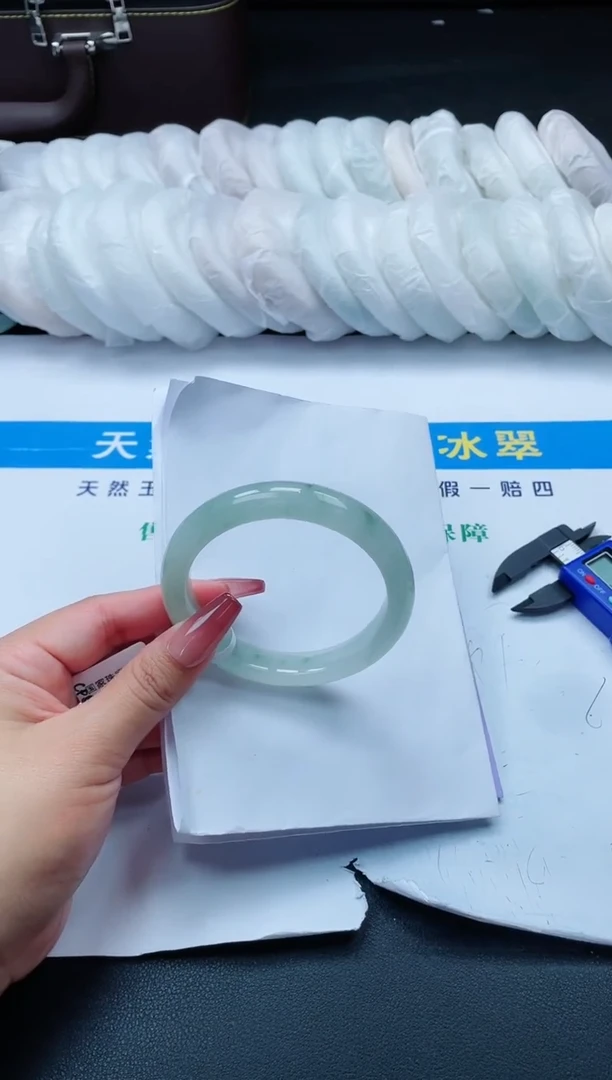 【闪购商品】石英质玉手镯未镶嵌460