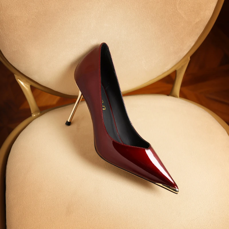酒红色漆皮单鞋法式尖头浅口女鞋2025春季新款气质细跟女王高跟鞋