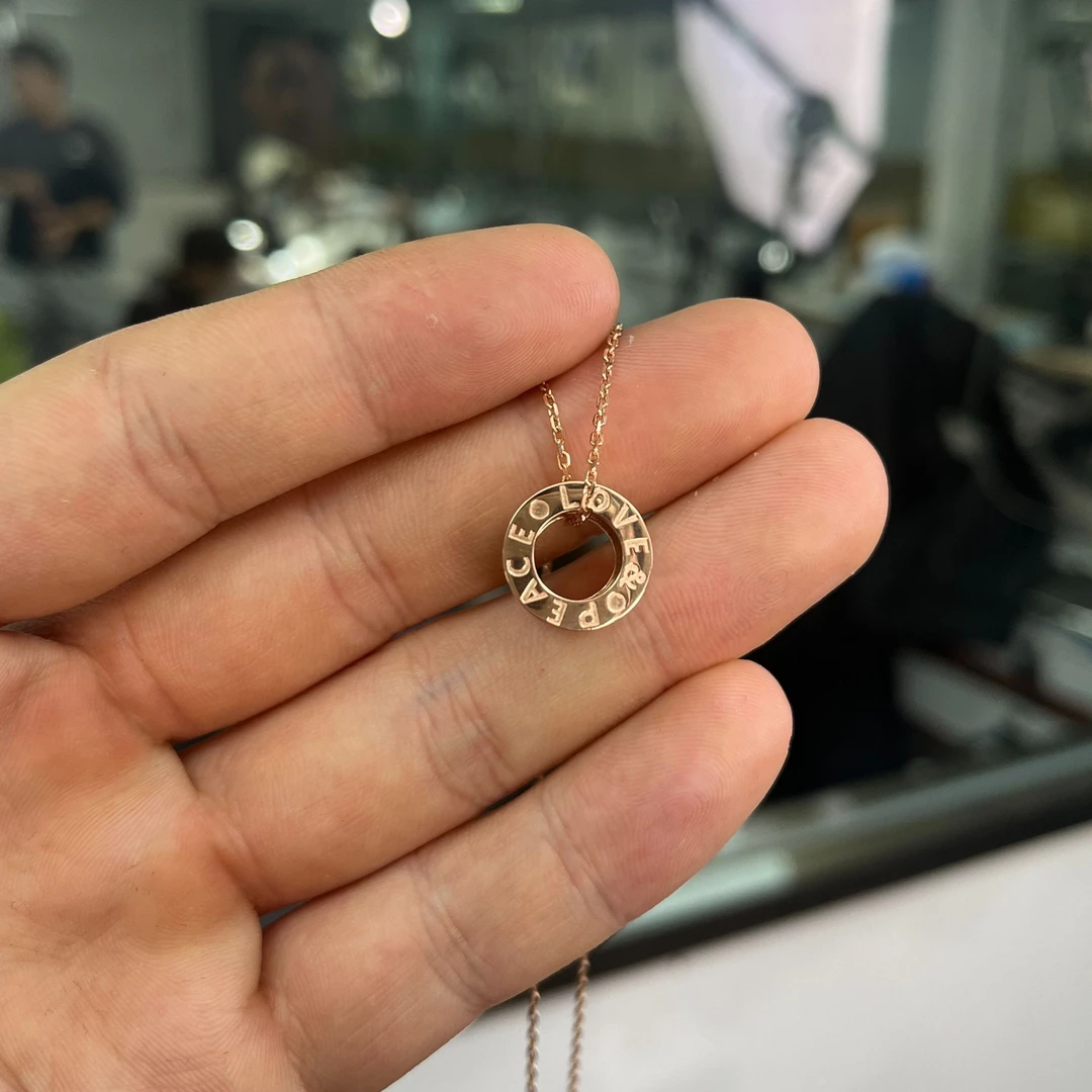 素金路路通（不含链单吊坠）时尚轻奢百搭气质简约坠链精致经典