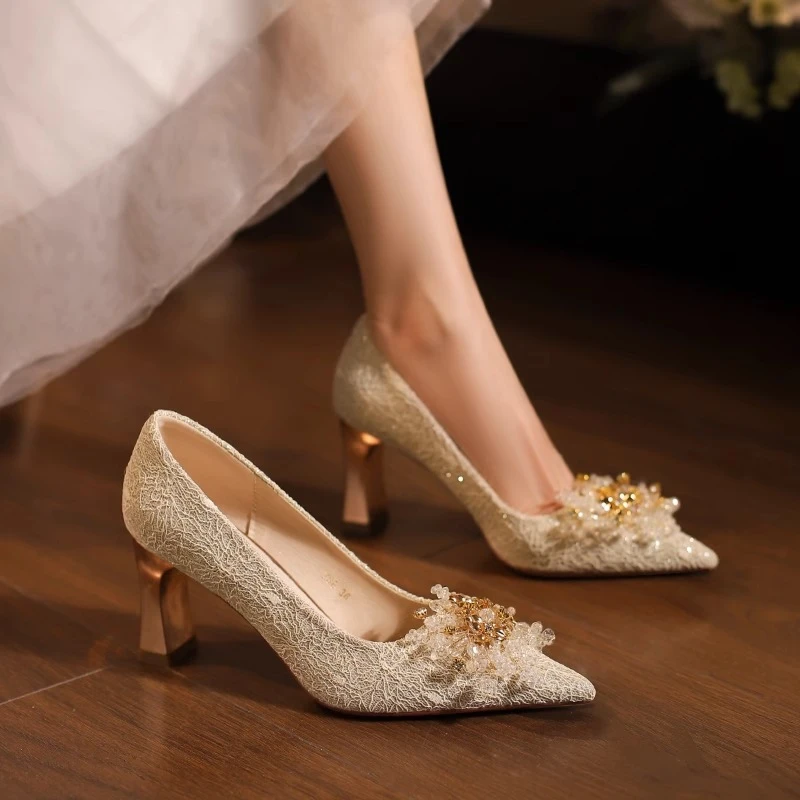 婚鞋女秀禾婚纱新娘鞋女香槟色粗跟高跟鞋不累脚水钻新款小码单鞋