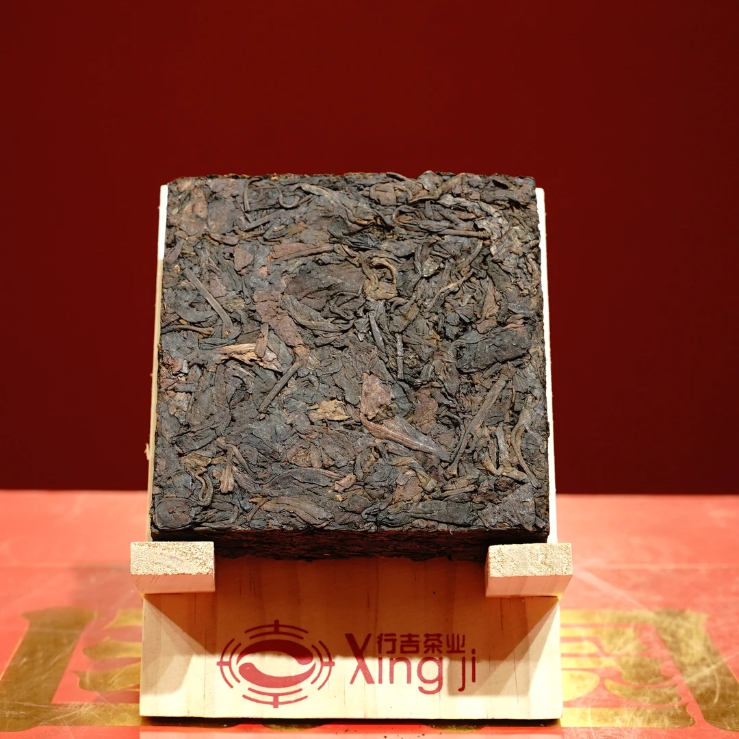 【品牌经典款】2016年行吉茶叶云南土司裸砖熟茶（白棉纸）