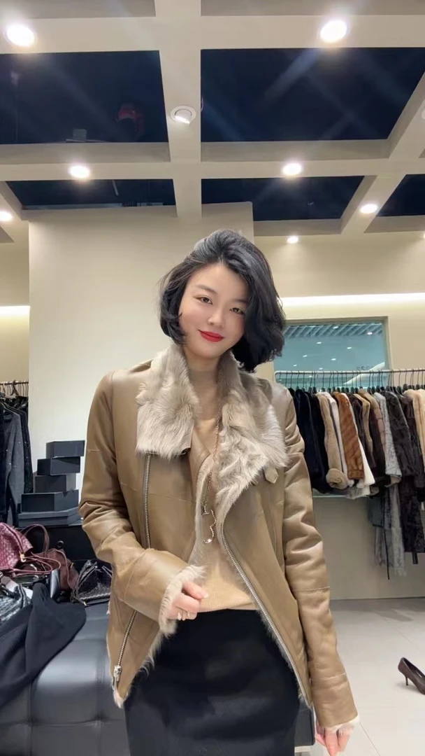 【TANTAN】时尚百搭女士秋冬翻领小胡羊外套2100