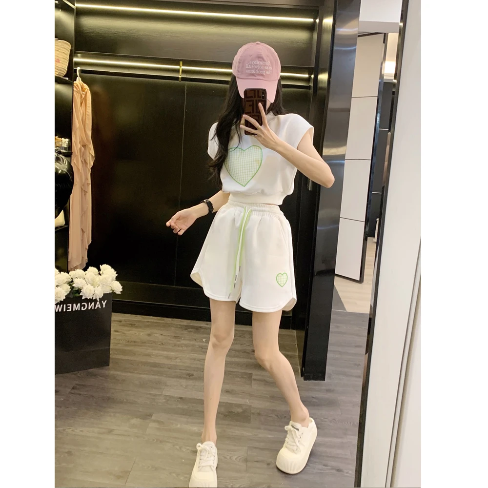 白色减龄休闲运动套装女新款气质小个子网红阔腿洋气短裤女装