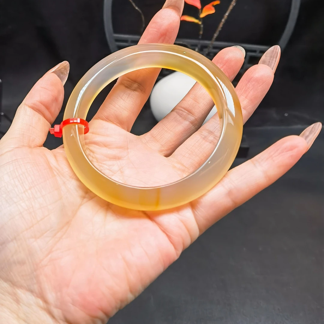 天然玛瑙手镯。半圈糖