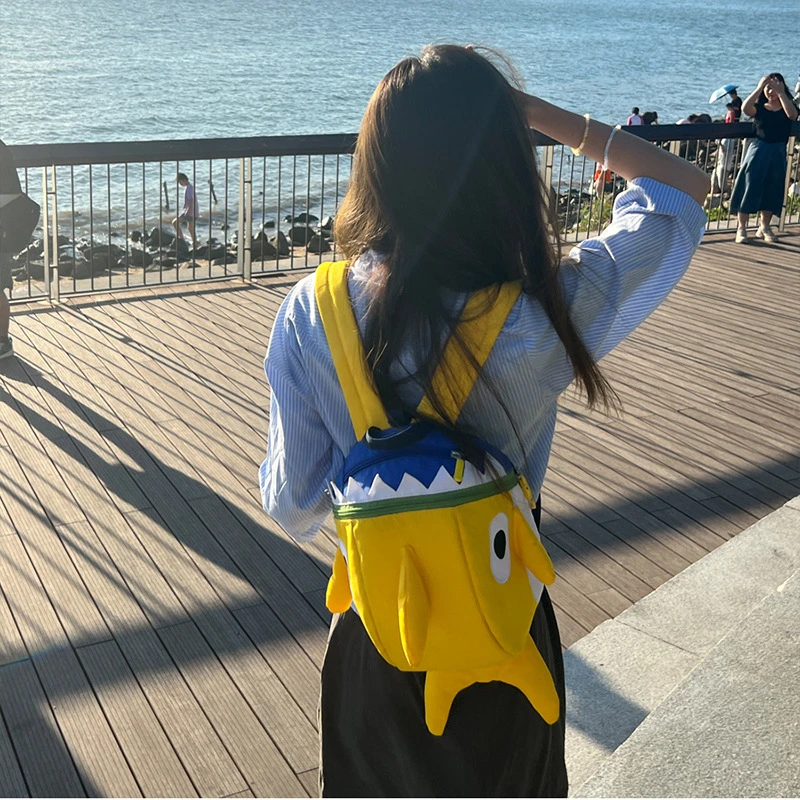 网红鲨鱼书包可爱搞怪初高中生大学生旅行潮流双肩包轻便卡通背包