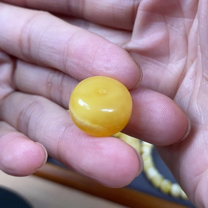 【闪购商品】琥珀裸石未镶嵌O****奶墩子