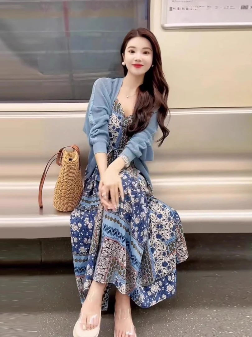 流行漂亮洋气套装长裙女小个子高级时尚蓝色针织衫茶歇法式连衣裙