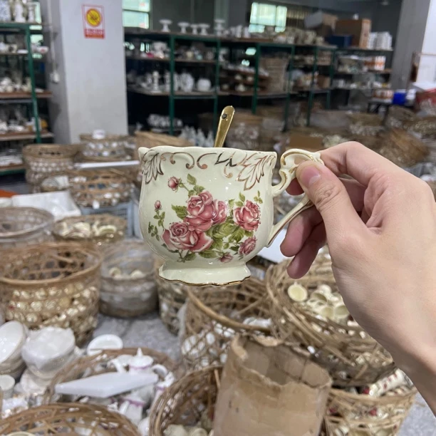 欧式陶瓷250ML咖啡杯茶杯带勺子（冰裂纹)