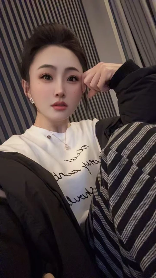 A81029刘梅家字母长袖