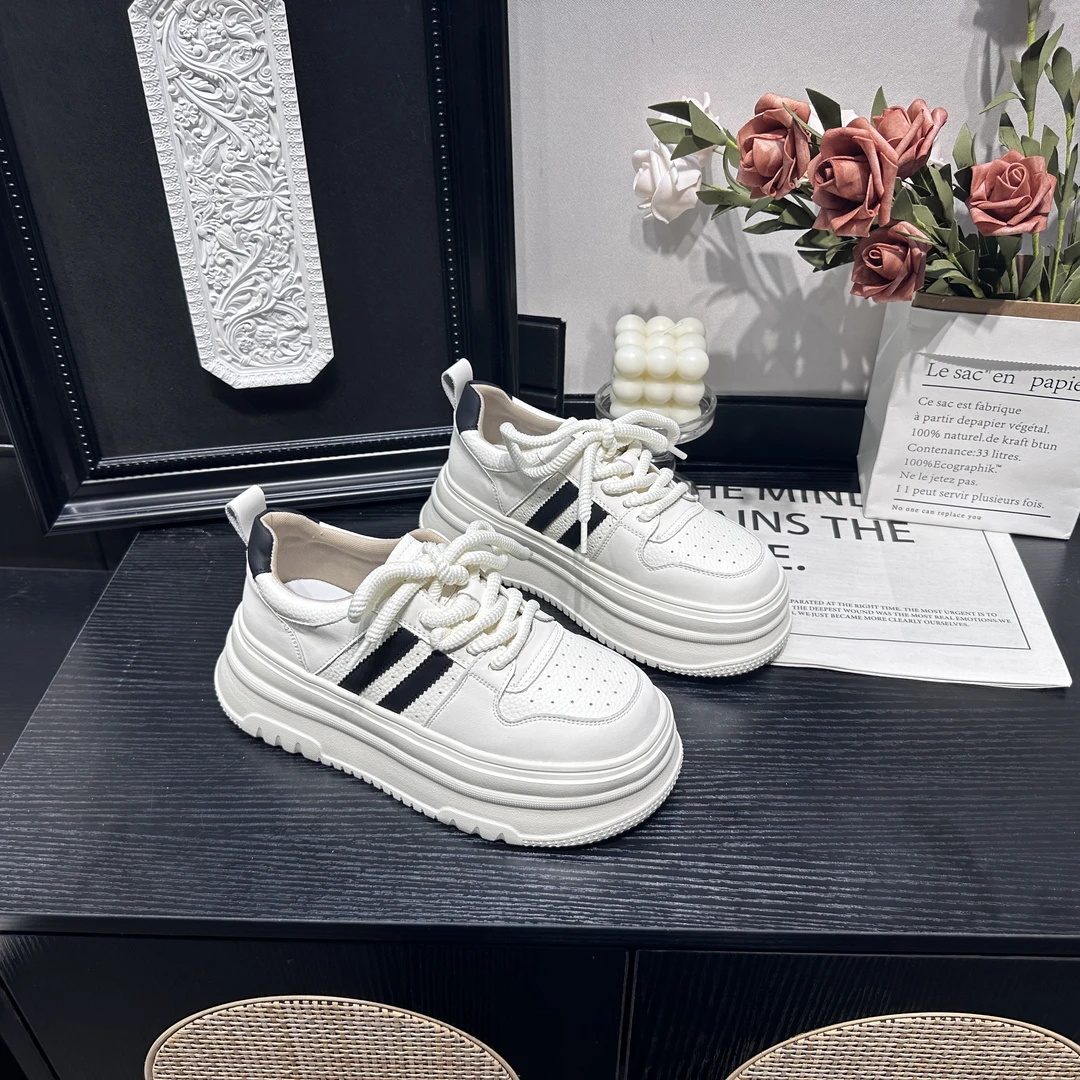 冬季新款时尚透气休闲鞋女士低帮百搭系带休闲板鞋 X 检8826