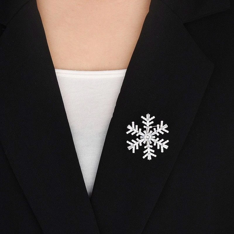 铜合金合成锆石胸针 雪花胸针高档胸针优雅精致