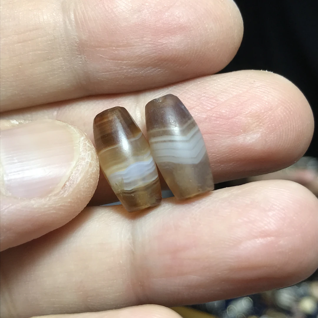 缠丝玛瑙珠两个尺寸：7.5×15mm