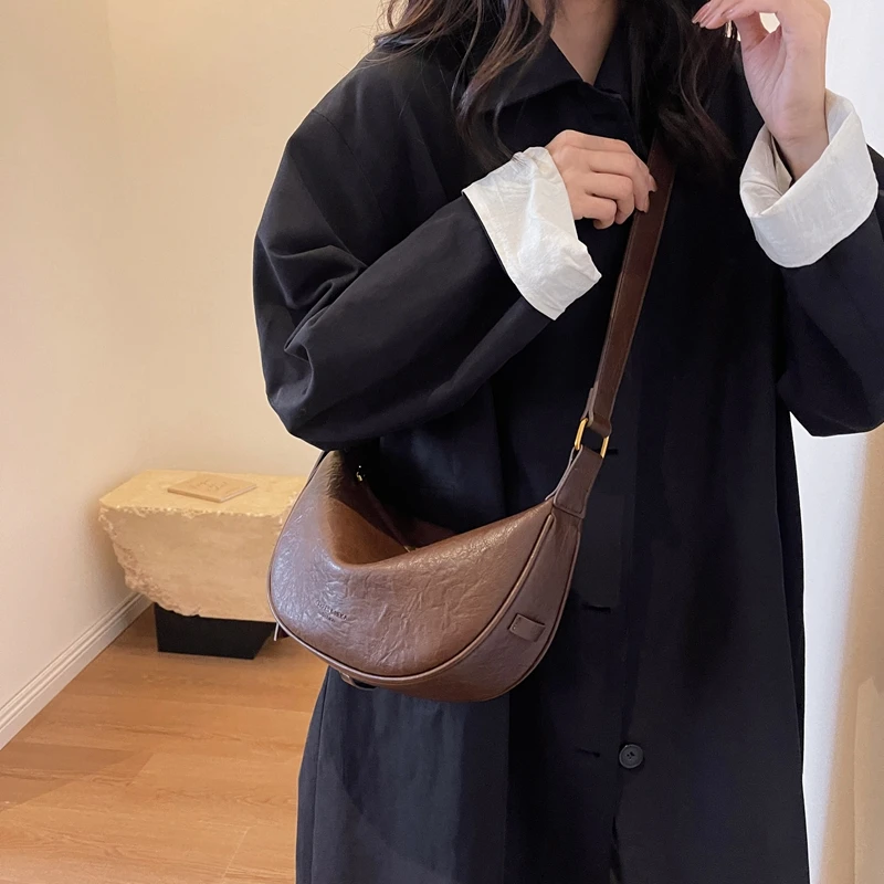 高级感小众腋下软皮包包女2023新款潮复古单肩斜挎百搭通勤饺子包