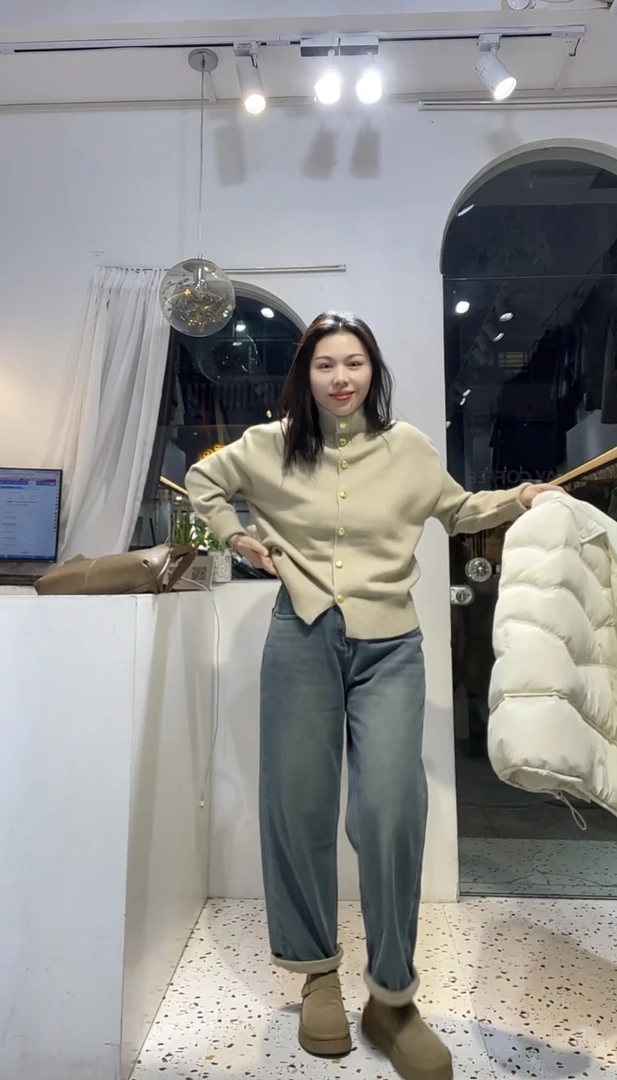 欧货纯色不易起球减龄细羊毛衫小金扣9920