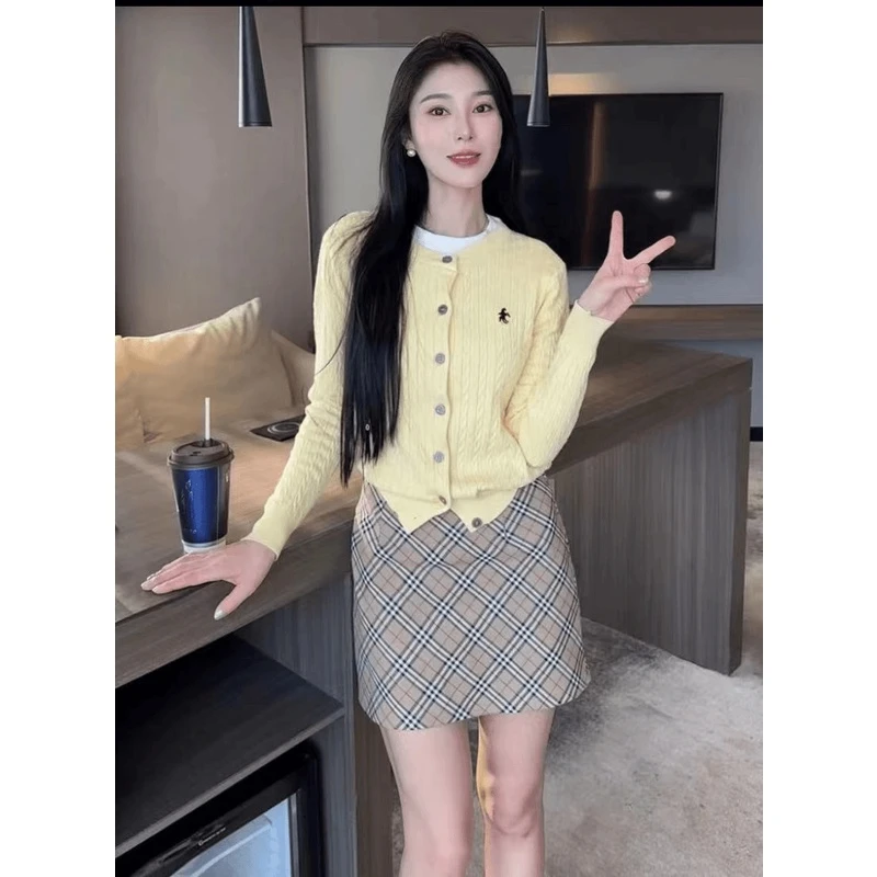 麻花针织开衫毛衣女战马刺绣秋冬高级感法式温柔圆领别致毛针织衫