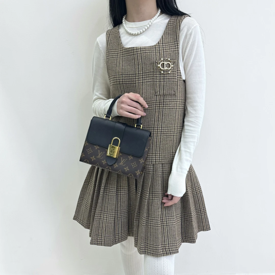 95新 LV lockybb 老花锁头包 黑色 /公价 16900/515