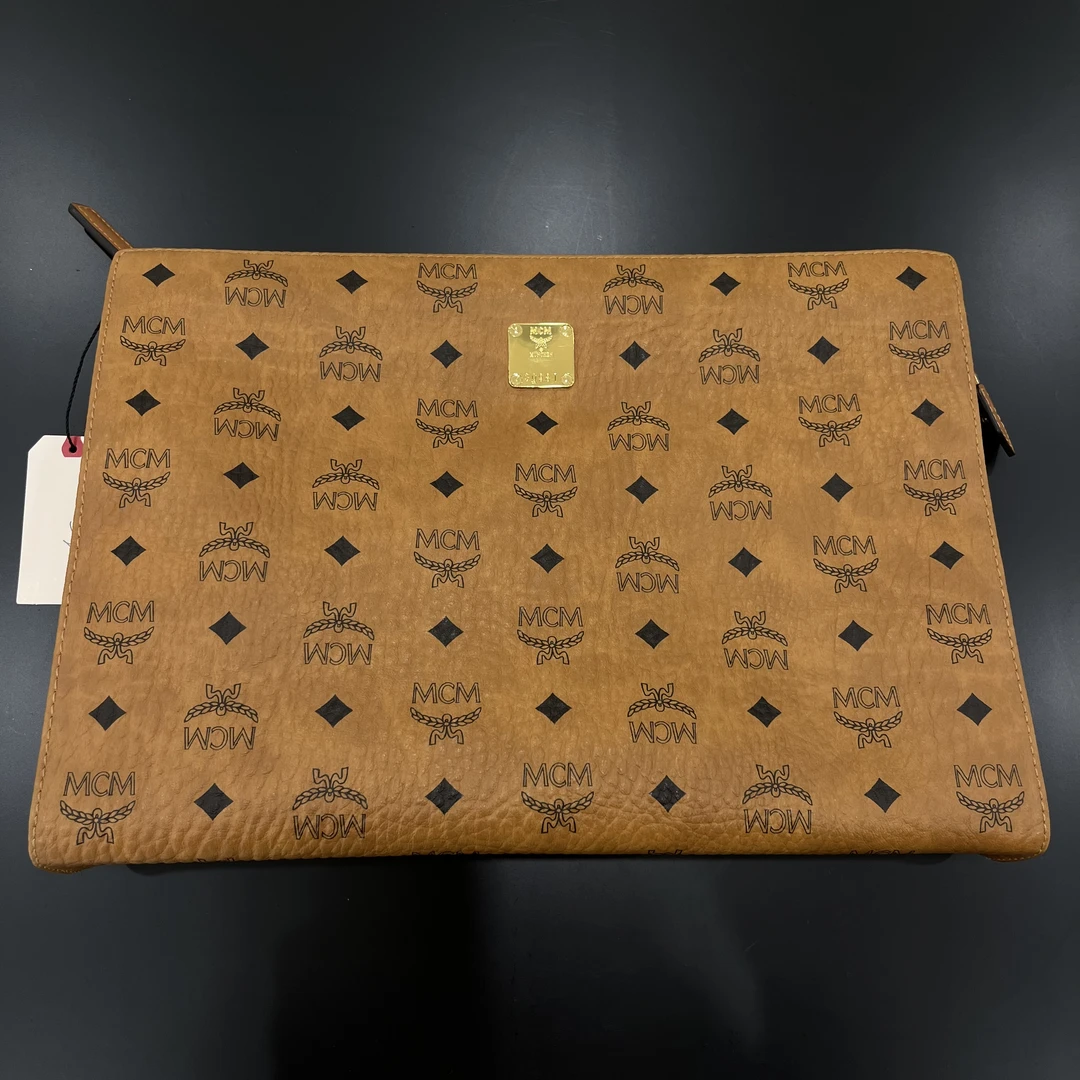 95新 MCM 老花手拿包 干邑色 /公价 3500