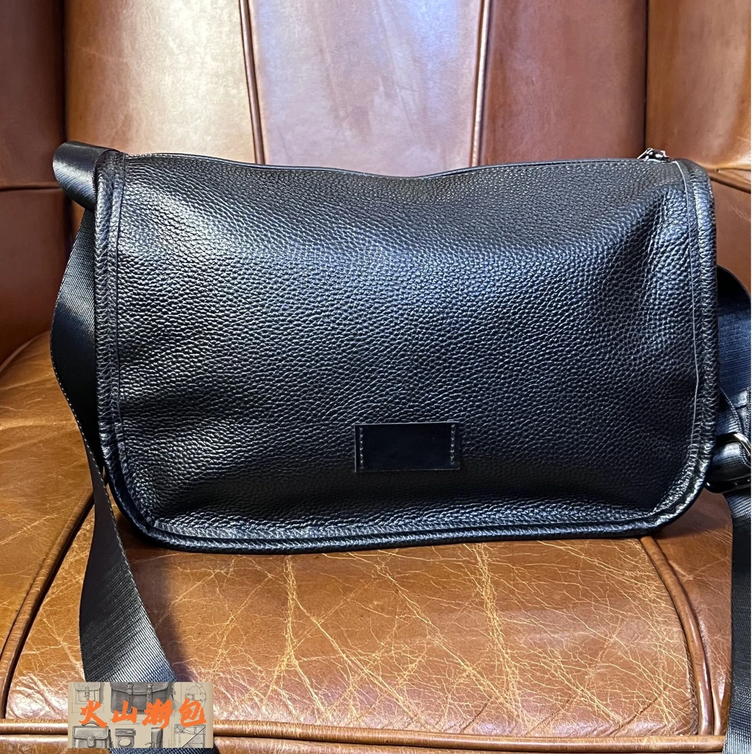 头层牛皮男士新款邮差包百搭时尚简约休闲包