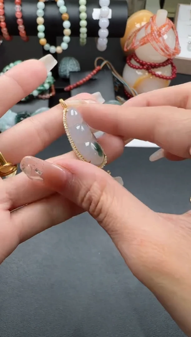 【闪购商品】翡翠吊坠(赠链)18K金镶嵌翡翠吊坠